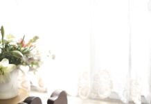 “아무리 자도 피곤해요”…잠만 자선 안 되는 ‘회복 수면’의 조건 woman sleeping on bed beside book