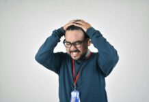 스트레스, 제대로 관리하면 삶의 질이 달라진다 man in bluee ssweater