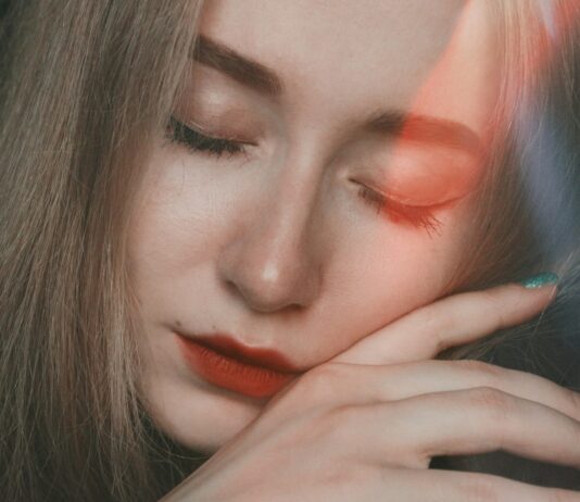 “괜찮다가도 훅 무기력해요”… 혹시 만성염증 때문일까요? female model's portrait photo