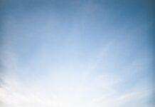 걷기 명상, 스트레스 해소와 일상 활력 두 마리 토끼 잡는다 person on dock