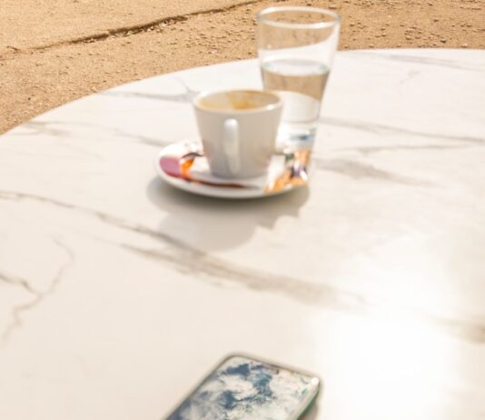 “소소하지만 확실한 변화, 스트레스 관리의 새로운 루틴” Smartphone and coffee cup on marble table