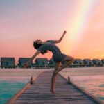 유연성이 없어도 춤출 수 있나요? : 댄스가 유연성을 만드는 과정 woman standing on dock