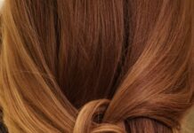 “건강한 머릿결, 일상 속 작은 변화에서 시작하세요” brown hair on white textile