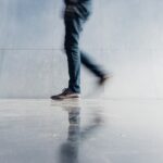 달라진 걷기, ‘오늘의 만보’가 주는 쉽고 꾸준한 건강 실천법 person wearing blue denim jeans beside gray wall