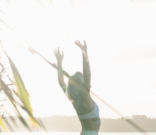 건강한 일상 위한 ‘웰니스 문화’, 일상 속 작은 실천에서 시작된다 woman standing near body of water