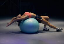 “기능성 운동, 일상 속에서 건강을 디자인하다” woman doing yoga on stability ball