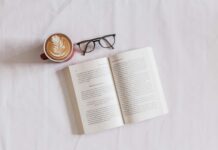 마음 챙김이 일상 건강 관리에 미치는 긍정적 변화…한국형 실천 루틴 제안 book near eyeglasses and cappuccino
